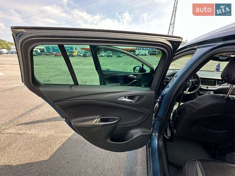 Универсал Opel Astra 2016 в Ужгороде