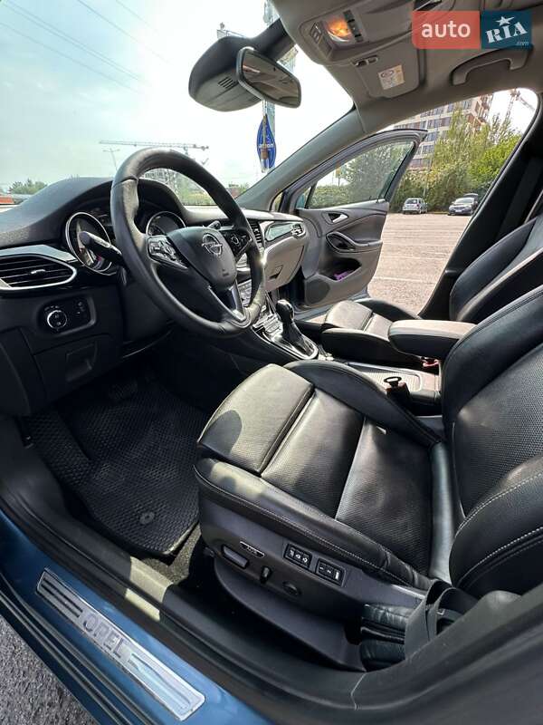 Универсал Opel Astra 2016 в Ужгороде