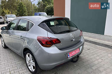 Хэтчбек Opel Astra 2010 в 