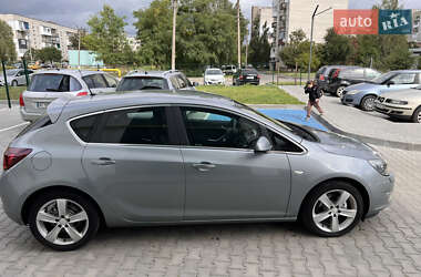 Хэтчбек Opel Astra 2010 в 