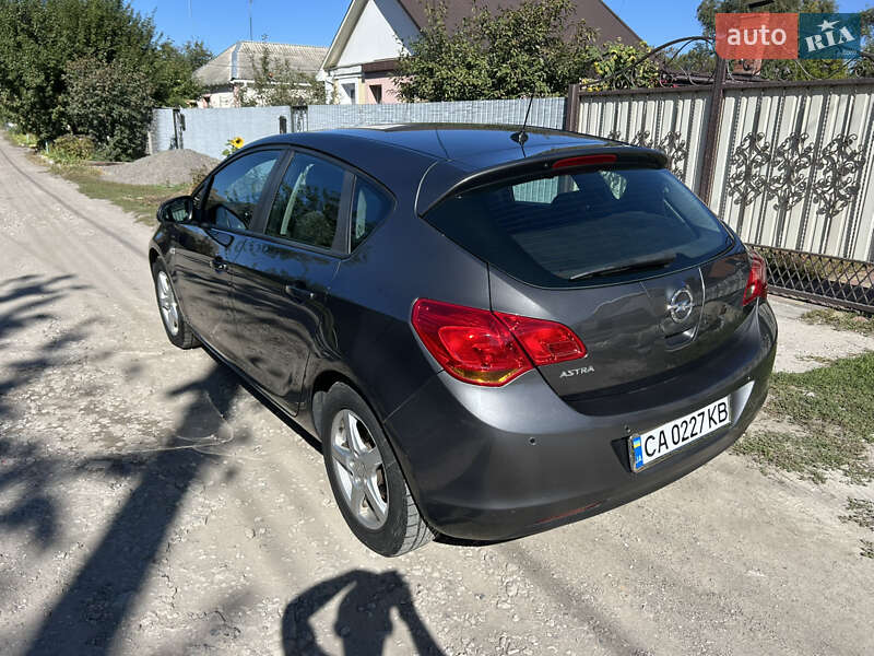 Хэтчбек Opel Astra 2010 в Черкассах