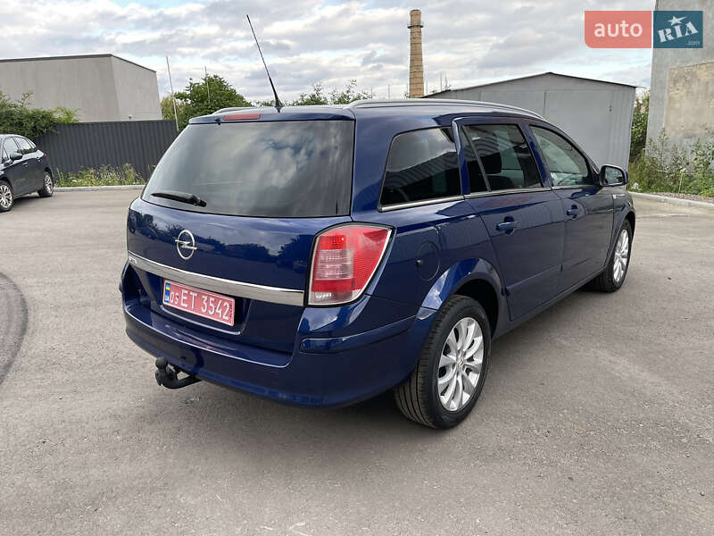 Универсал Opel Astra 2010 в Ровно