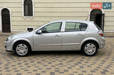 Хэтчбек Opel Astra 2004 в 