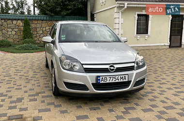 Хэтчбек Opel Astra 2004 в 