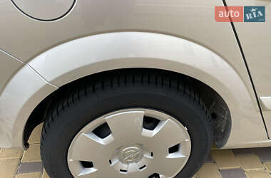 Хэтчбек Opel Astra 2004 в 