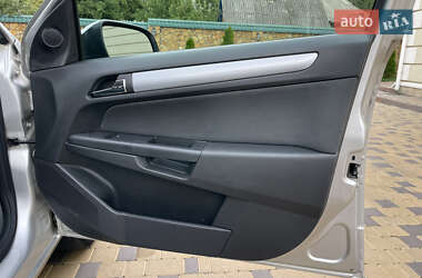 Хэтчбек Opel Astra 2004 в 