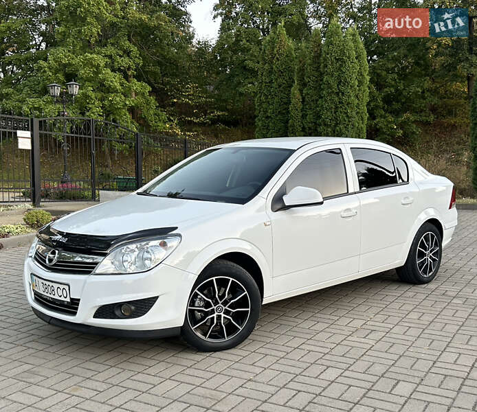 Седан Opel Astra 2012 в Прилуках