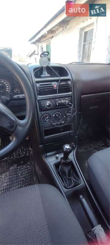 Седан Opel Astra 2006 в Чемеровцах