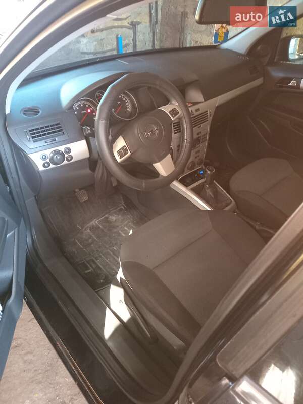 Универсал Opel Astra 2007 в Ровно