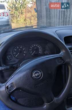 Хэтчбек Opel Astra 2002 в 
