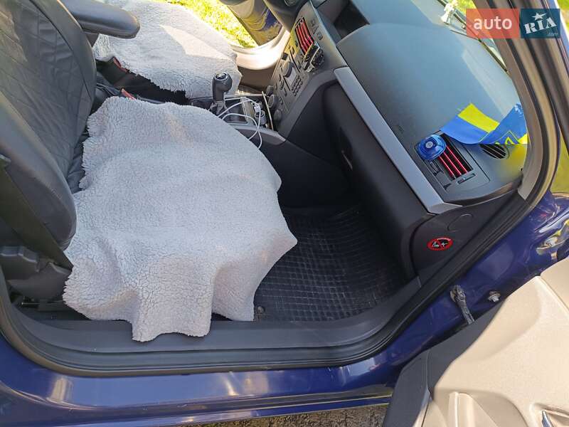 Универсал Opel Astra 2005 в Долине