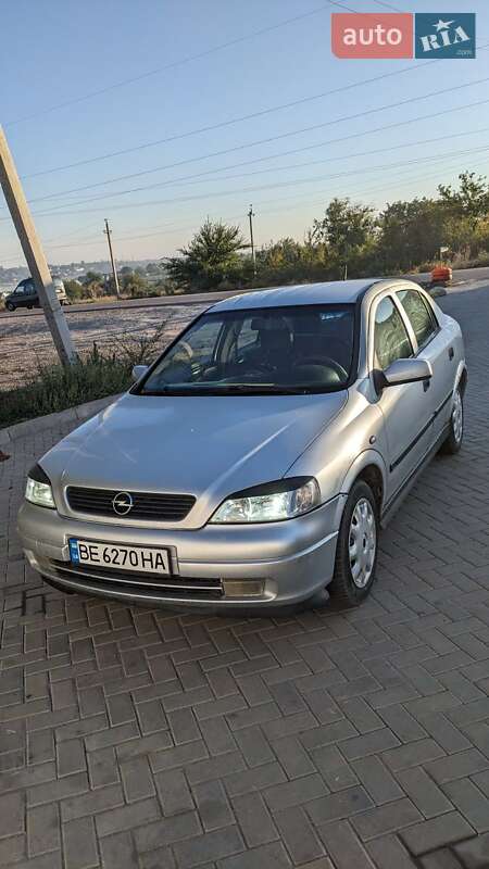 Хэтчбек Opel Astra 2002 в 