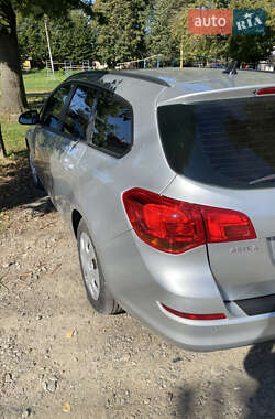 Универсал Opel Astra 2012 в 