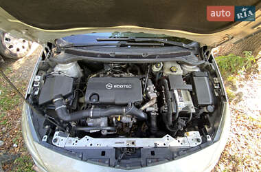 Универсал Opel Astra 2012 в 