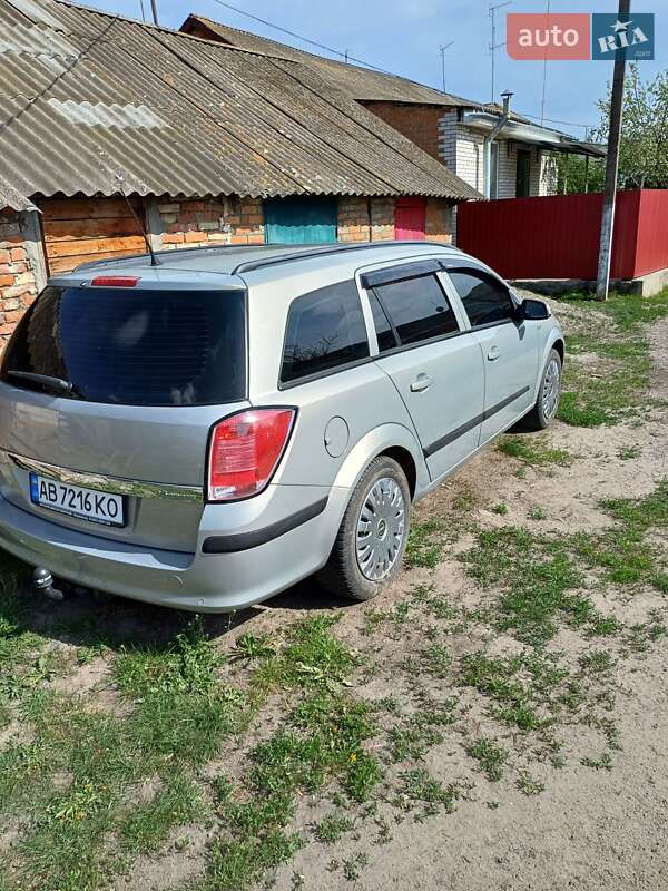 Универсал Opel Astra 2005 в Гайсине