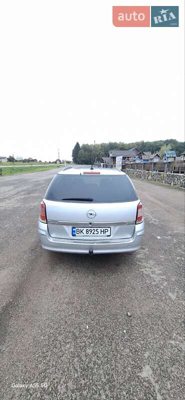 Универсал Opel Astra 2008 в Ровно