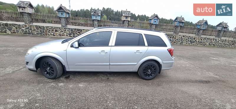 Универсал Opel Astra 2008 в Ровно