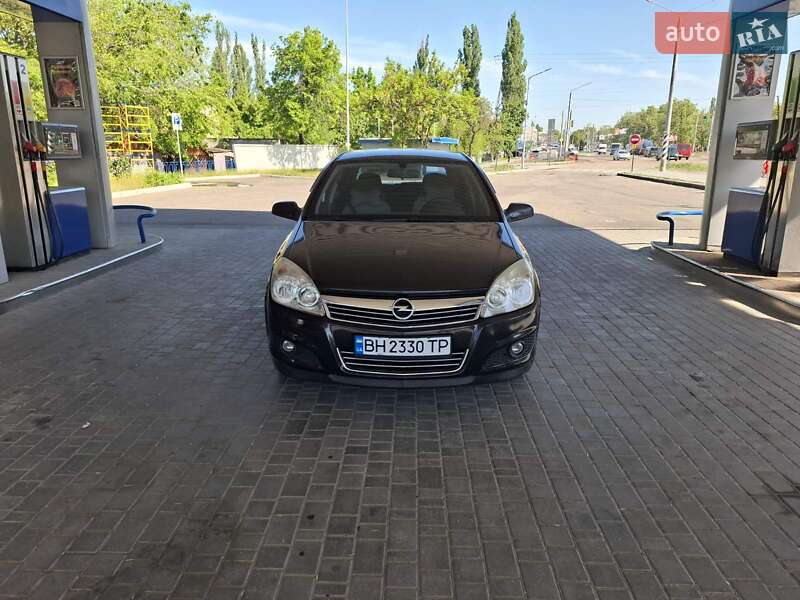 Хэтчбек Opel Astra 2008 в Николаеве