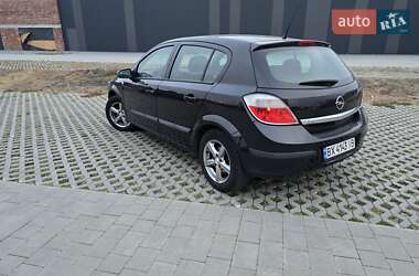 Хэтчбек Opel Astra 2006 в 
