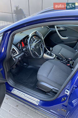 Универсал Opel Astra 2011 в 