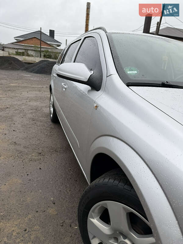 Универсал Opel Astra 2008 в Луцке