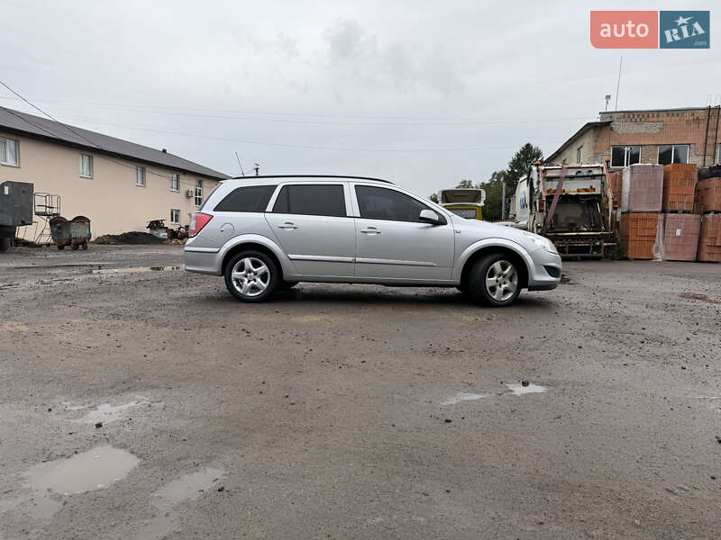 Универсал Opel Astra 2008 в Луцке