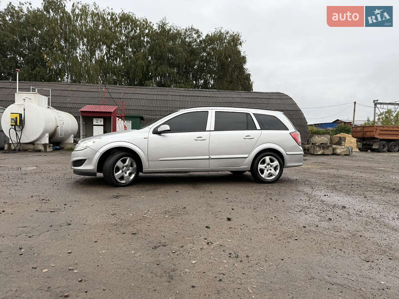 Универсал Opel Astra 2008 в Луцке