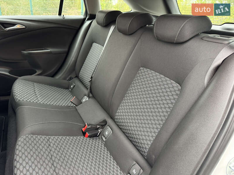 Универсал Opel Astra 2017 в Дрогобыче