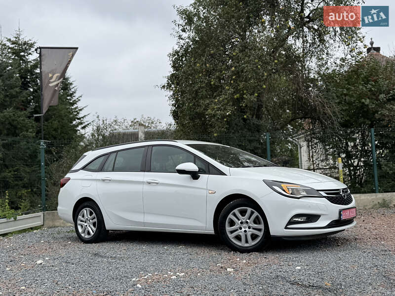 Универсал Opel Astra 2017 в Дрогобыче