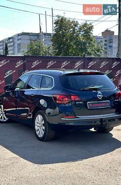 Универсал Opel Astra 2014 в 