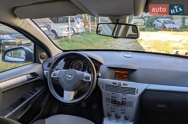 Хэтчбек Opel Astra 2009 в 