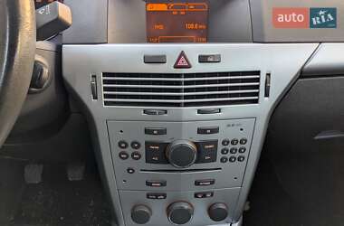 Хэтчбек Opel Astra 2009 в 