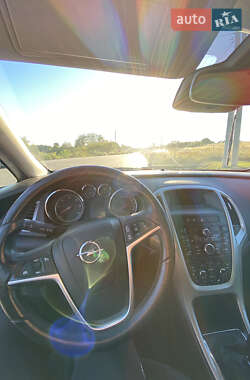 Универсал Opel Astra 2012 в 