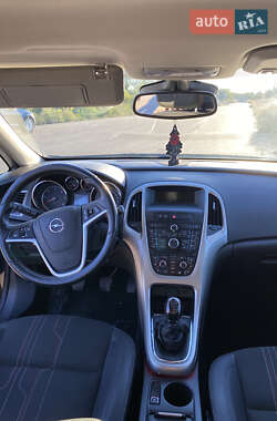 Универсал Opel Astra 2012 в 