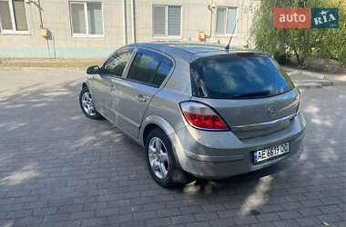 Хэтчбек Opel Astra 2006 в 