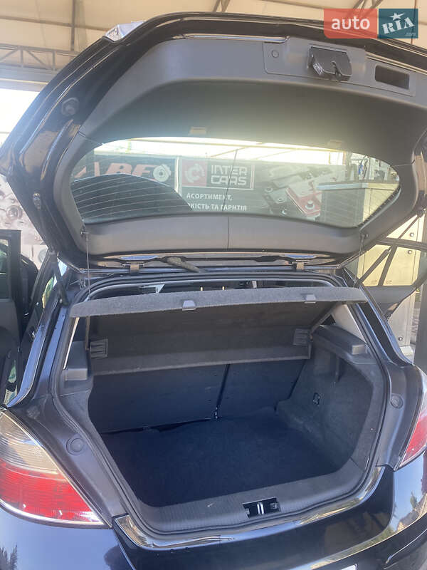 Хэтчбек Opel Astra 2009 в Обухове