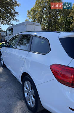 Универсал Opel Astra 2012 в 