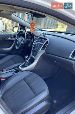 Универсал Opel Astra 2012 в 