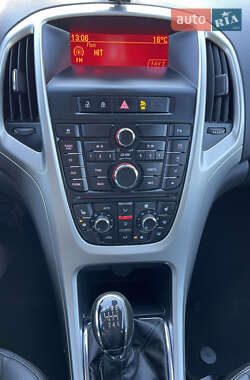 Универсал Opel Astra 2012 в 
