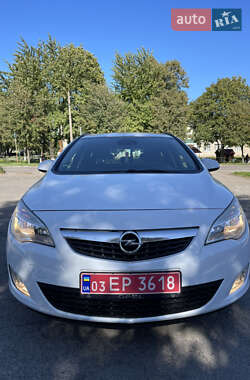 Универсал Opel Astra 2012 в 
