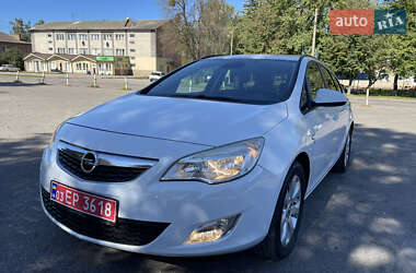 Opel Astra 2012