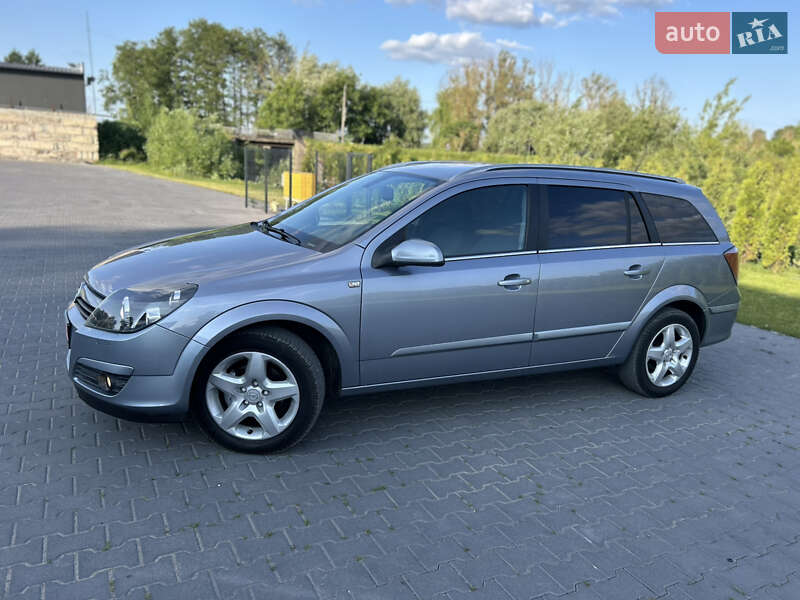 Универсал Opel Astra 2005 в Золочеве