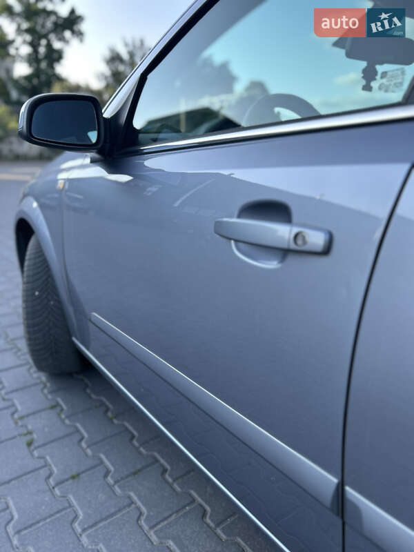 Универсал Opel Astra 2005 в Золочеве