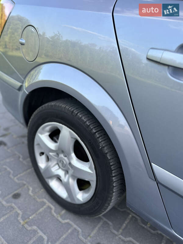 Универсал Opel Astra 2005 в Золочеве