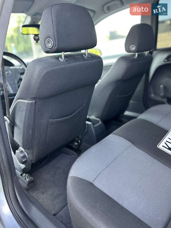 Универсал Opel Astra 2005 в Золочеве