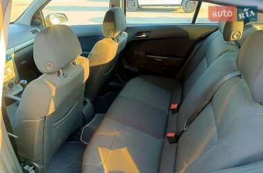 Хэтчбек Opel Astra 2006 в 