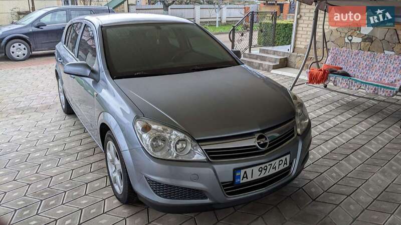 Хэтчбек Opel Astra 2007 в Обухове
