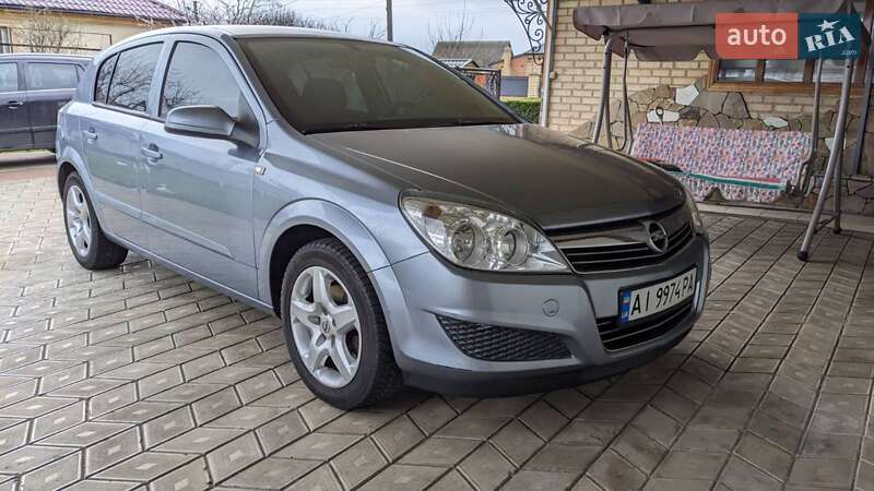 Хэтчбек Opel Astra 2007 в Обухове
