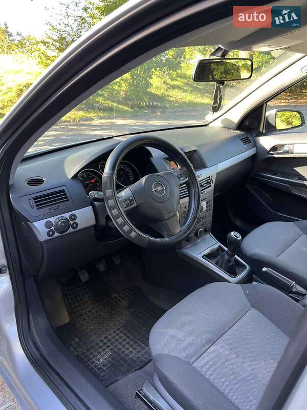 Универсал Opel Astra 2006 в Рава-Русской