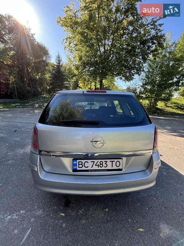 Универсал Opel Astra 2006 в Рава-Русской